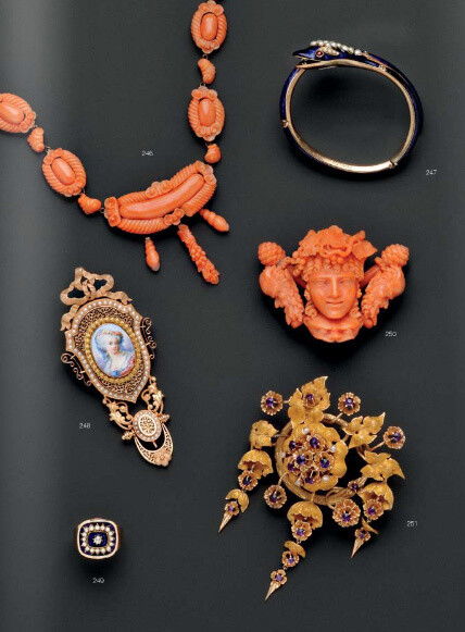 精美的古董珠寶首飾