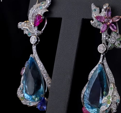 向太曬珠寶首飾,戒指耳環(huán)超乎想象,網(wǎng)友 假的都不敢買(mǎi)這么大